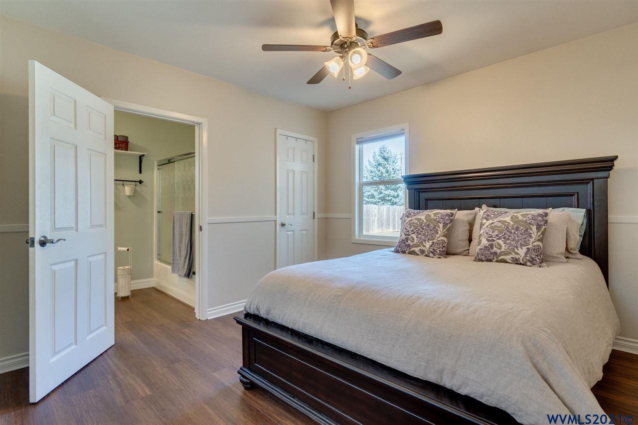 34693 Meridian Road Lebanon, OR 97355 - Photo 17 of 36
