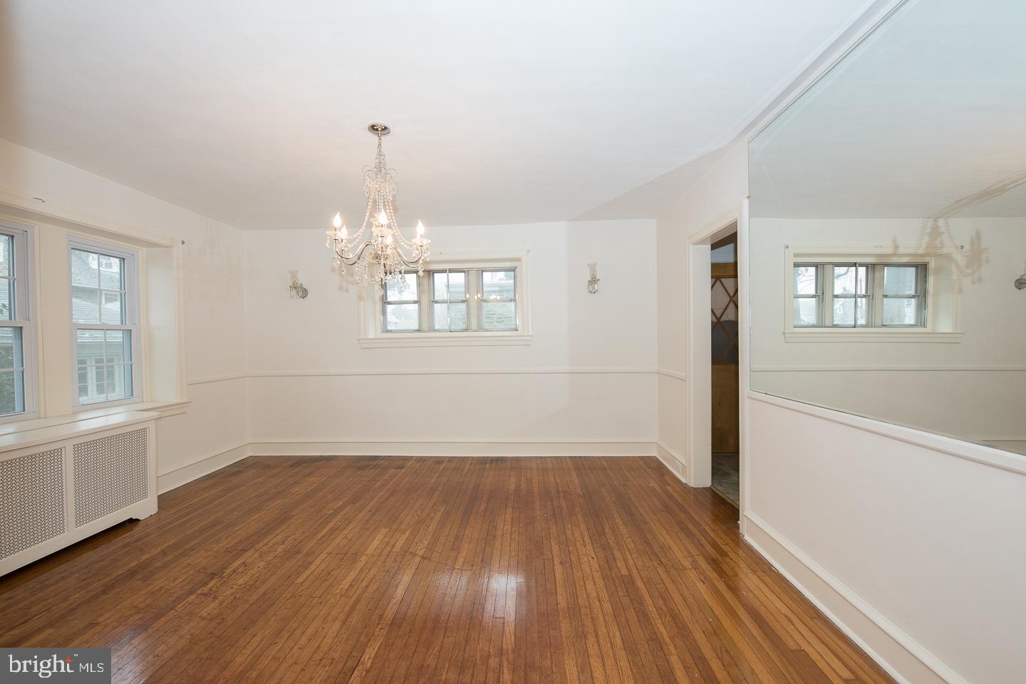 7106 Llanfair Road Upper Darby, PA 19082 - Photo 5 of 22