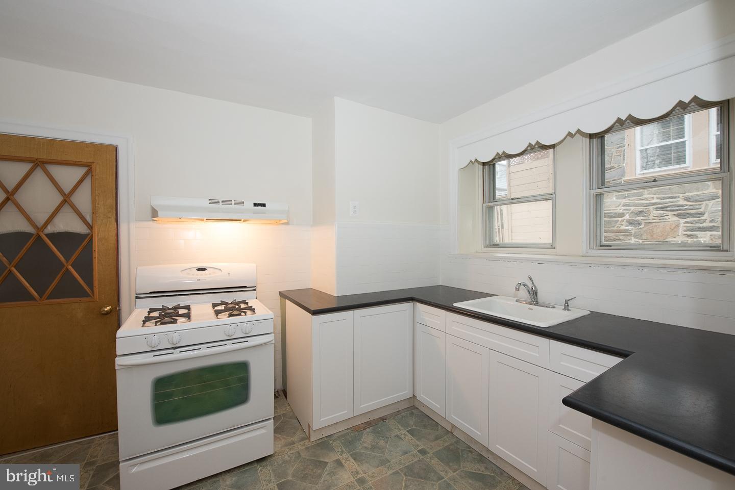 7106 Llanfair Road Upper Darby, PA 19082 - Photo 8 of 22