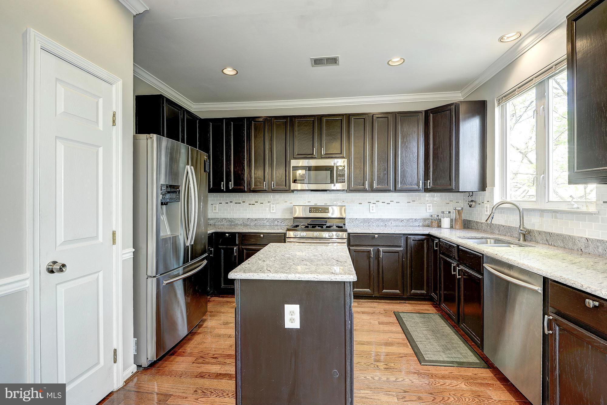 6411 McCoy Road Centreville, VA 20121 - Photo 8 of 21 Kitchen