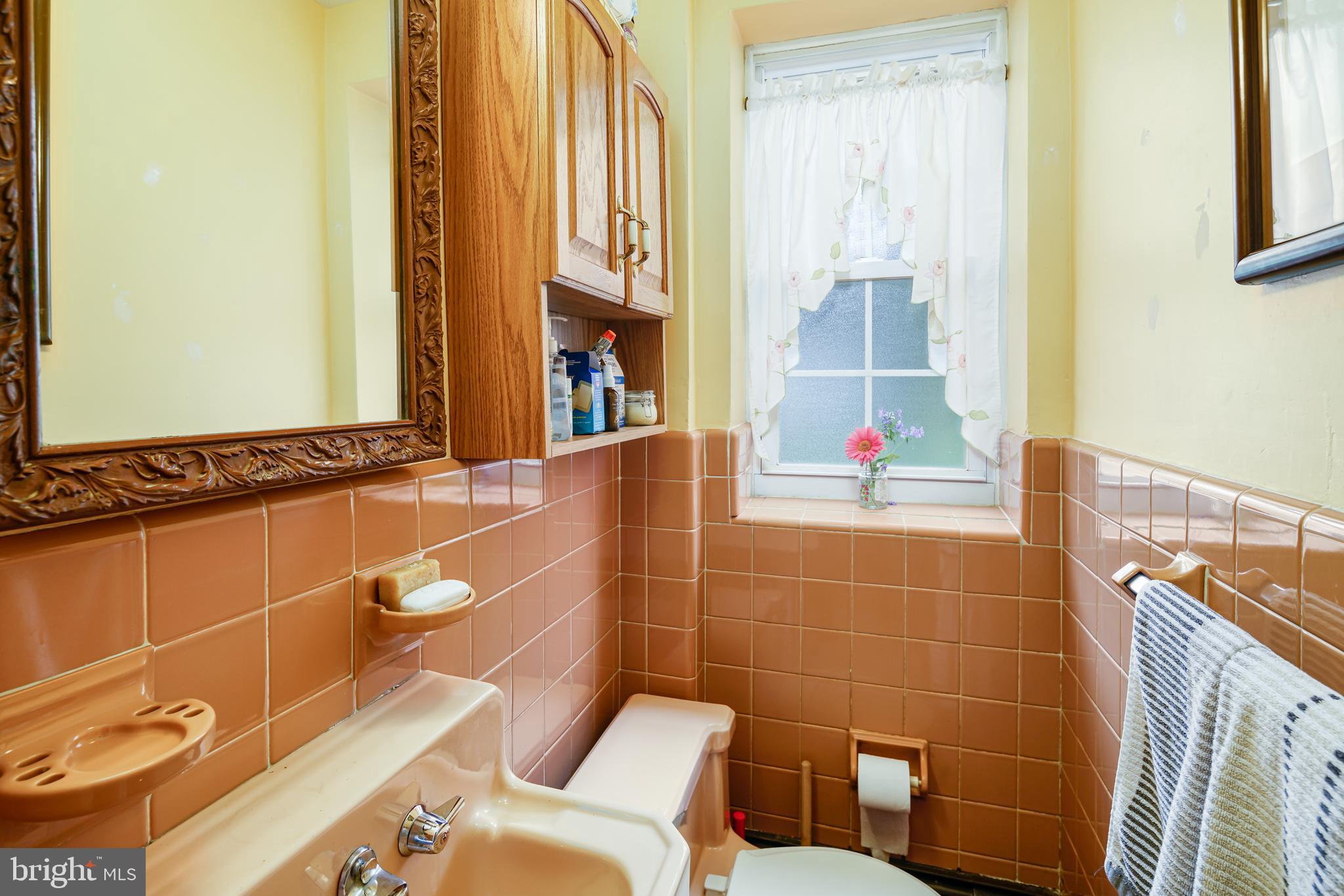 101 Moredun Road Philadelphia, PA 19115 - Photo 23 of 44 1st Flr Half Bath