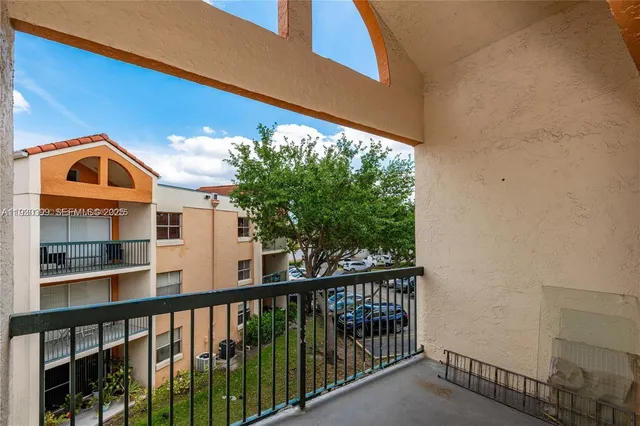 $2,075 | 6292 Northwest 186th Street, Unit 214, Hialeah, FL 33015