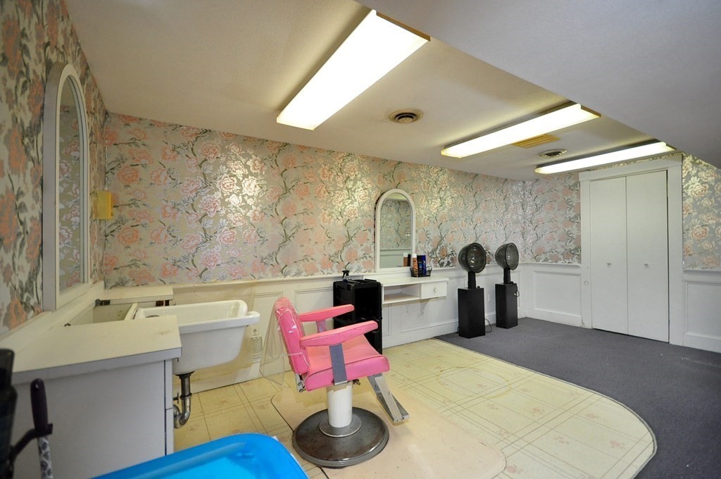 252 Sunrise Terrace Springfield, MA 01119 - Photo 33 of 41 a bathroom with a sink mirror toilet and bathtub