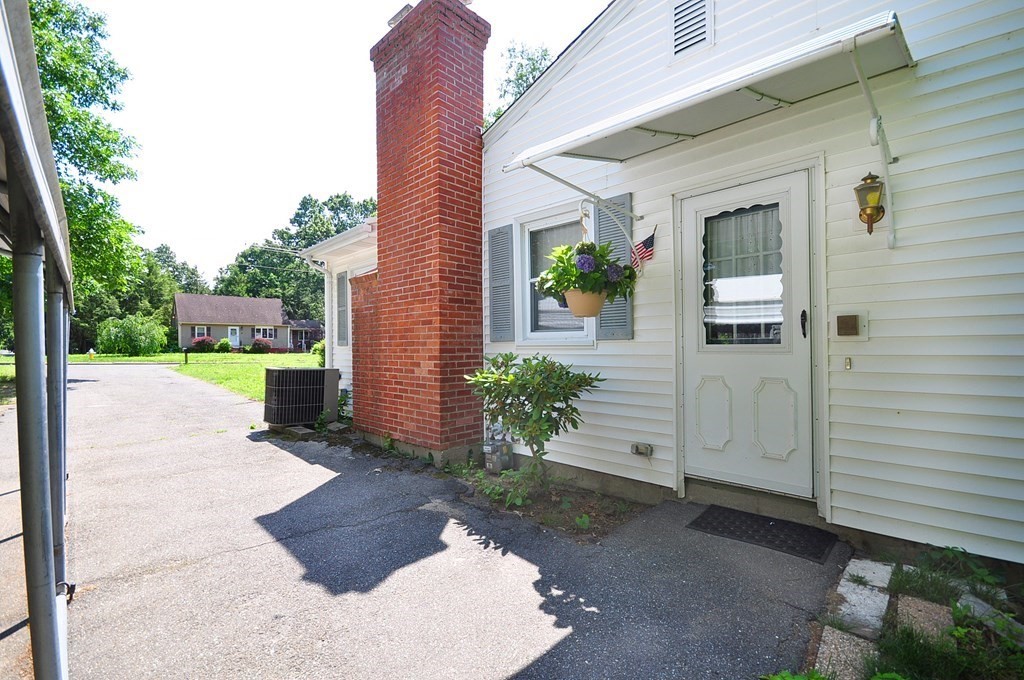 252 Sunrise Terrace Springfield, MA 01119 - Photo 39 of 41 a view of a entrance