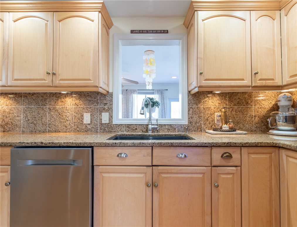 153 Grove Street Lincoln, RI 02865 - Photo 7 of 45