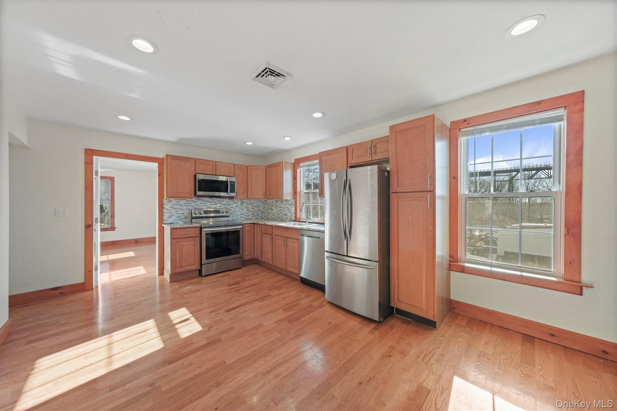 75 Albany Street, Unit 3 Poughkeepsie, NY 12601 - Photo 7 of 27
