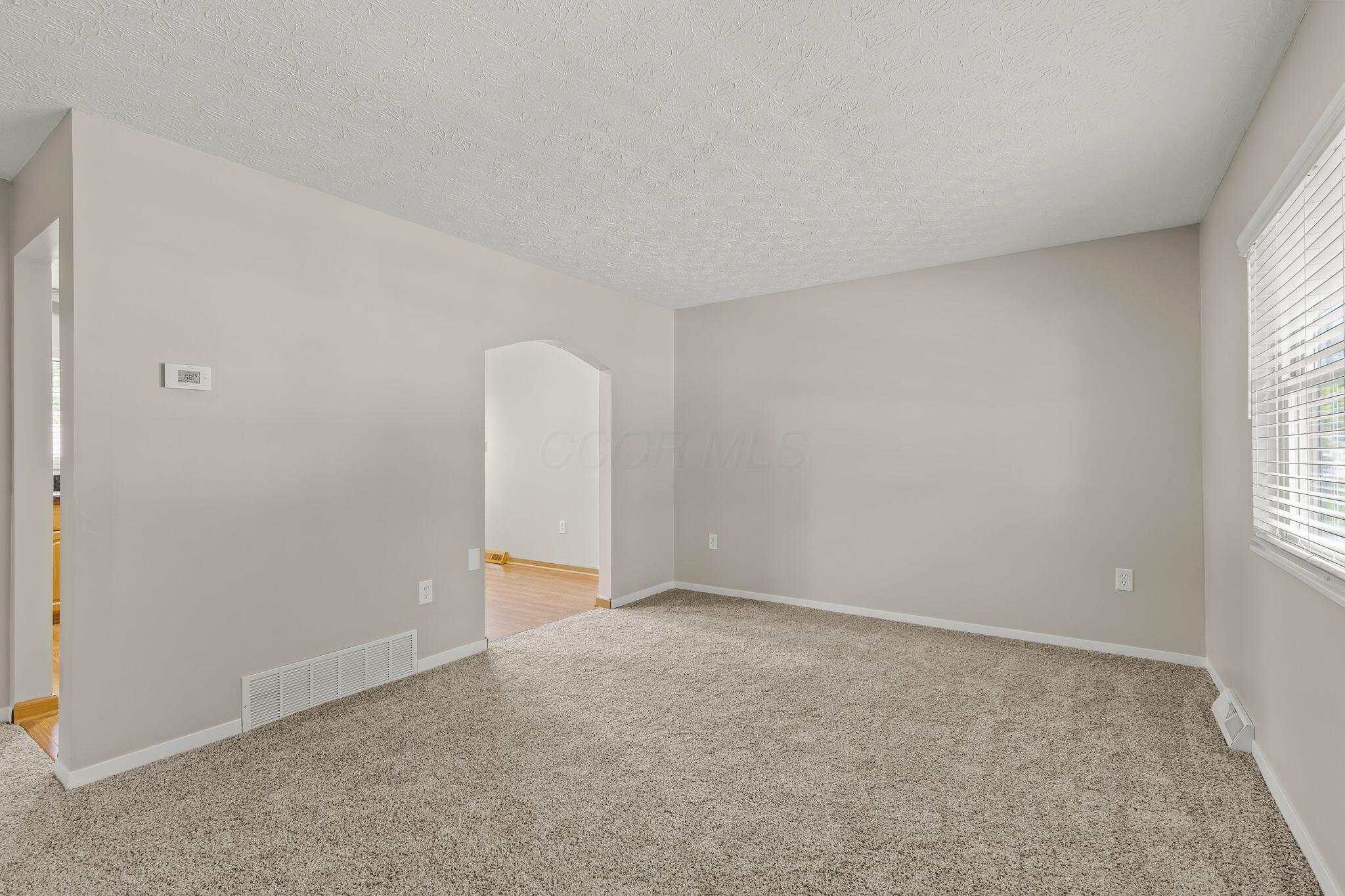 726 Holly Road Delaware, OH 43015 - Photo 4 of 31 04-Living Room