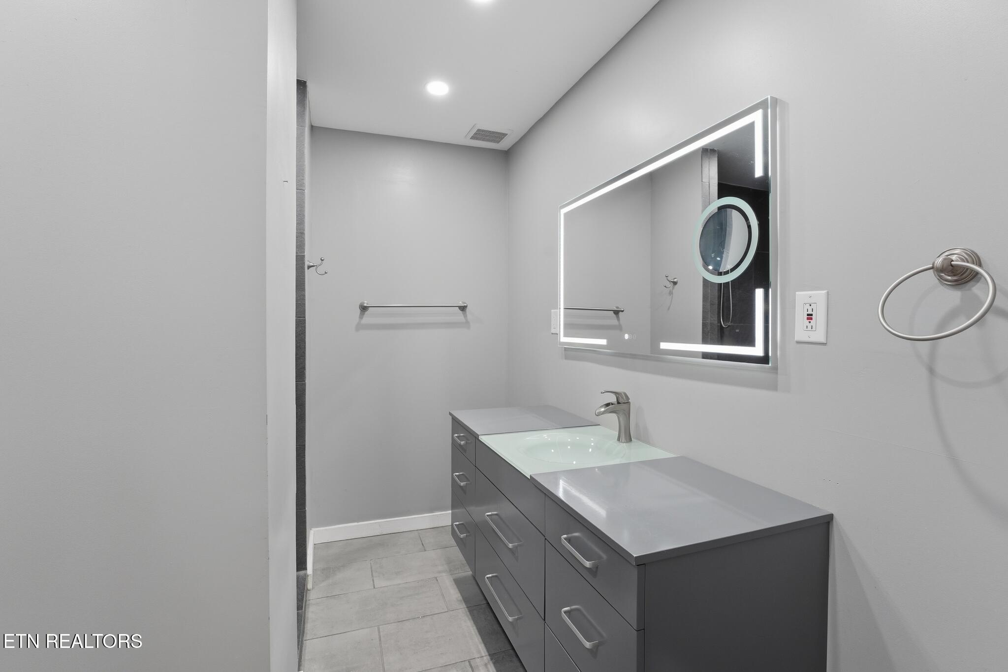 106 Pallas Road Oak Ridge, TN 37830 - Photo 17 of 18 26_106_Pallas_Road-Bathroom-2898