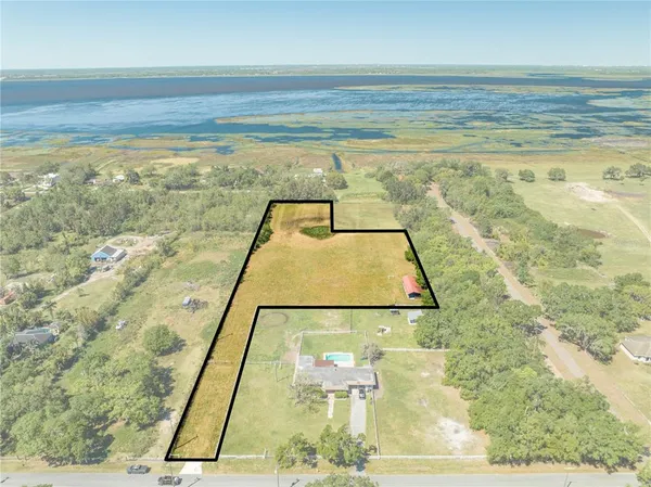 a view of a tennis court