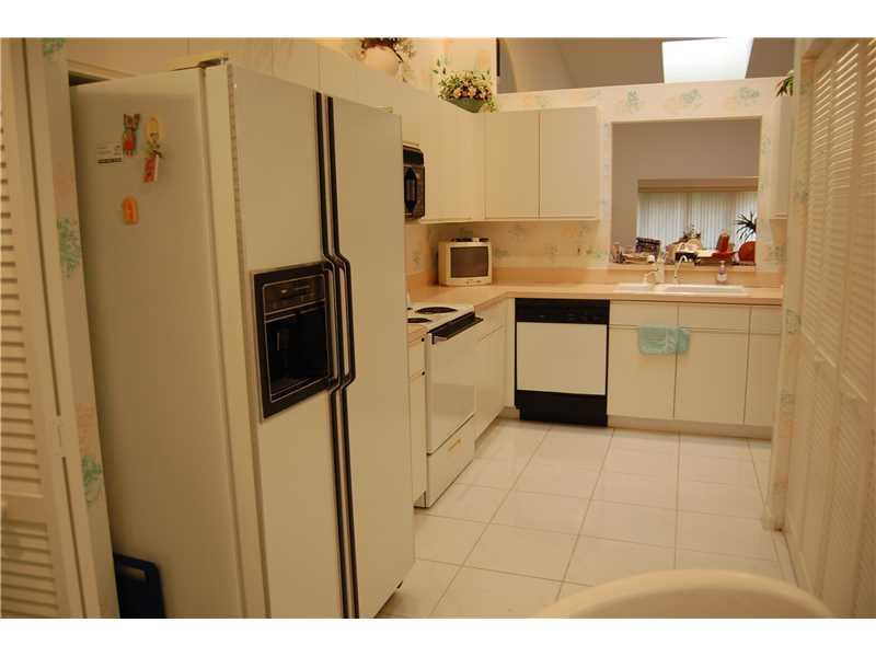 8428 Parkgate Road, Unit 8428 Boca Raton, FL 33496 - Photo 16 of 27 Kitchen