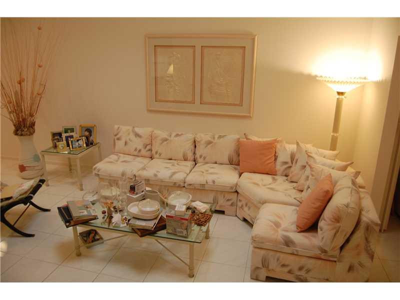 8428 Parkgate Road, Unit 8428 Boca Raton, FL 33496 - Photo 4 of 27 Living Room