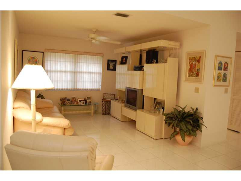 8428 Parkgate Road, Unit 8428 Boca Raton, FL 33496 - Photo 6 of 27 Family/Great Room