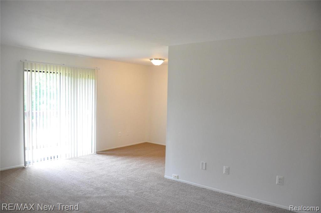 30028 West Twelve Mile Road, Unit 32 Farmington, MI 48334 - Photo 5 of 16