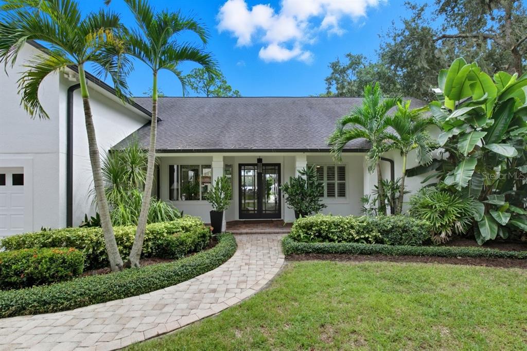 4733 Chuluota Road Orlando, FL 32820 - Photo 6 of 46 a front view of a house with a garden