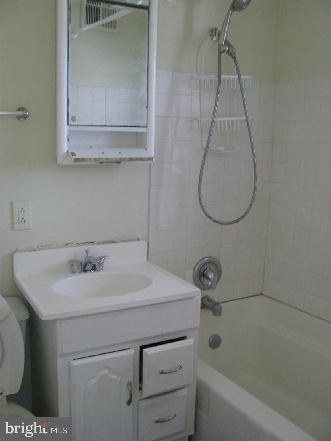18581 Old Triangle Road Triangle, VA 22172 - Photo 3 of 10 Bath