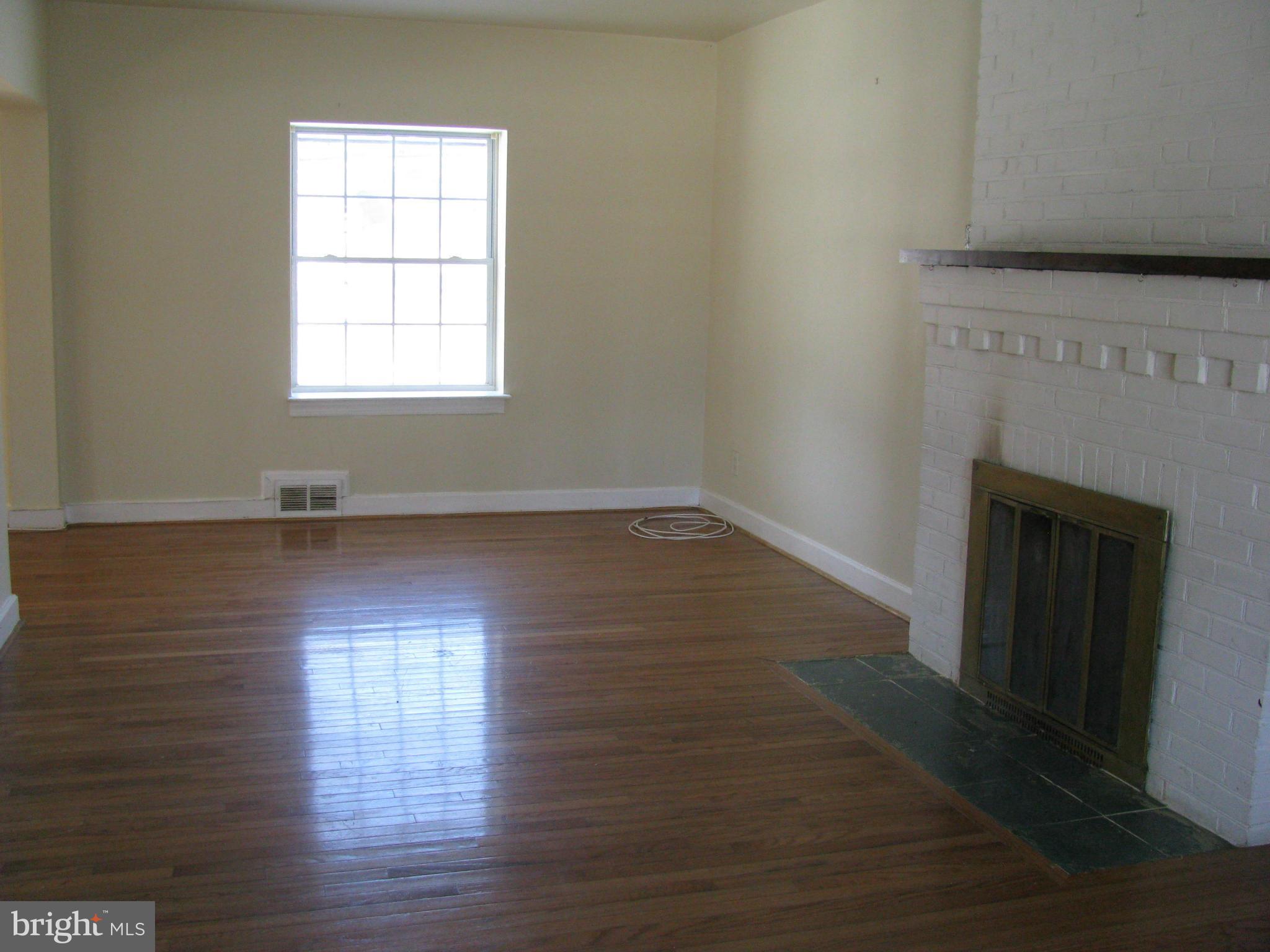 18581 Old Triangle Road Triangle, VA 22172 - Photo 5 of 10 Living Room