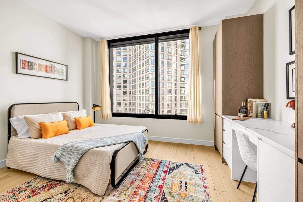 45-30 Pearson Street, Unit 18E Queens, NY 11101 - Photo 2 of 15