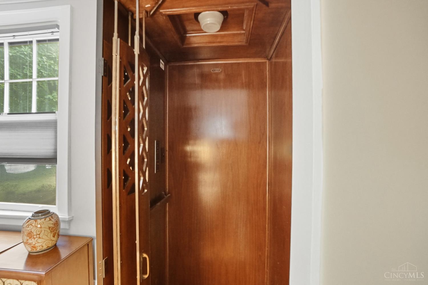 5807 Montgomery Road Cincinnati, OH 45212 - Photo 10 of 42 Gallery Image 10