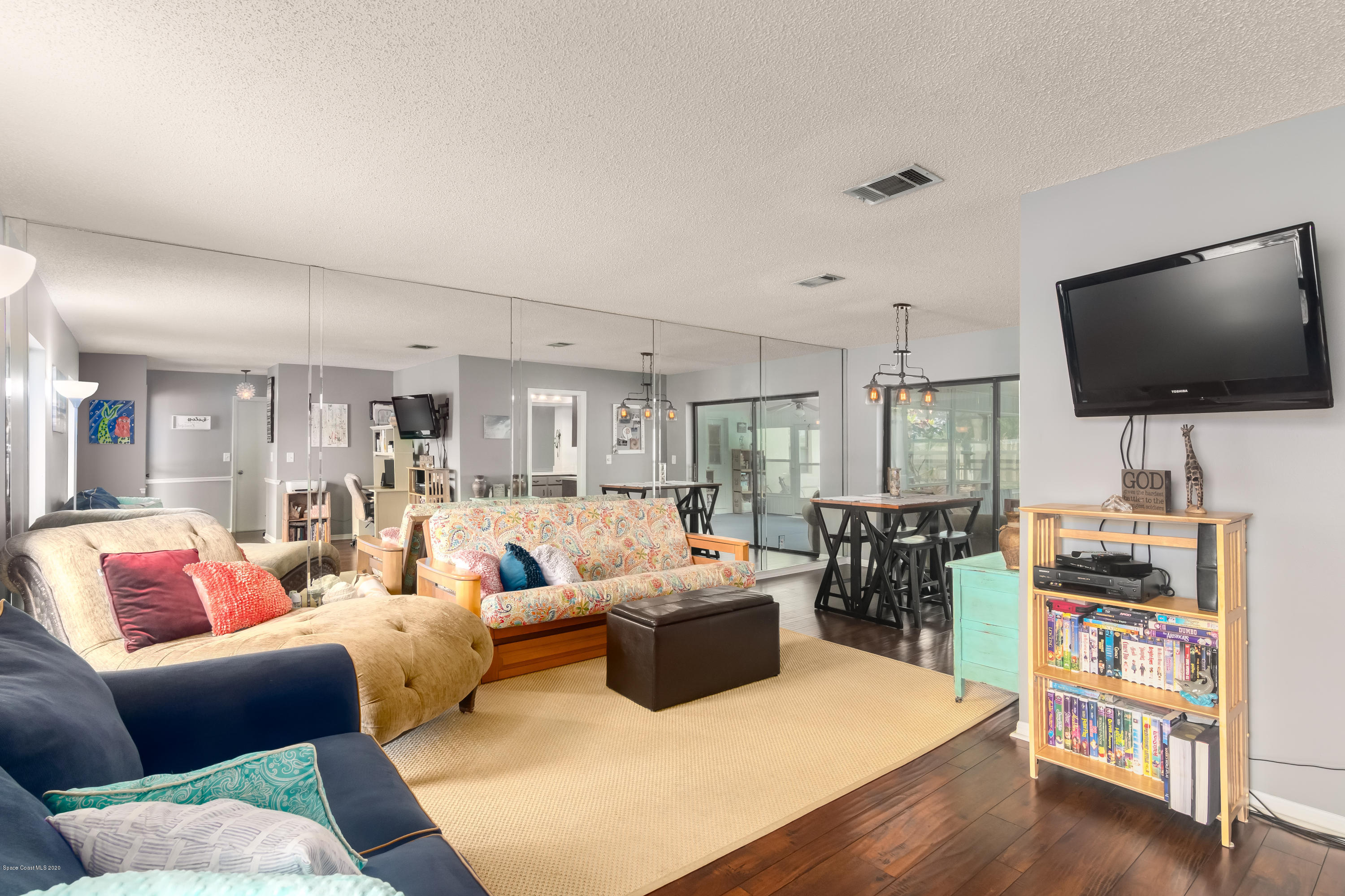 439 Winchester Road Satellite Beach, FL 32937 - Photo 4 of 29 Living Room
