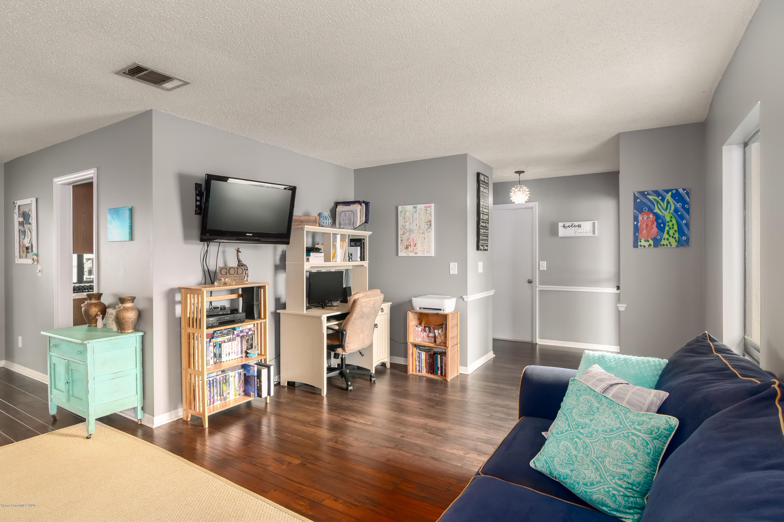 439 Winchester Road Satellite Beach, FL 32937 - Photo 5 of 29 Living Room