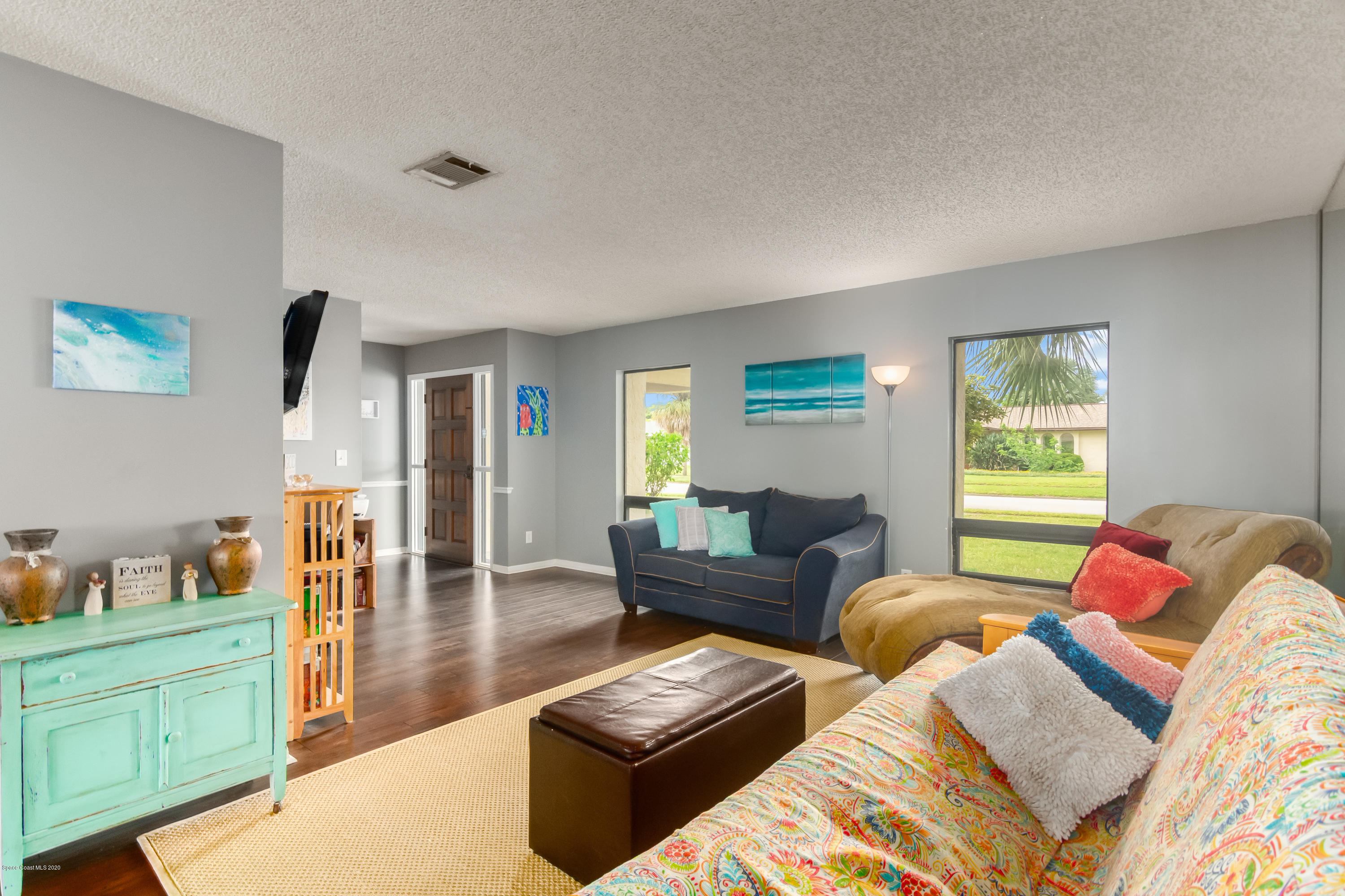 439 Winchester Road Satellite Beach, FL 32937 - Photo 6 of 29 Living Room