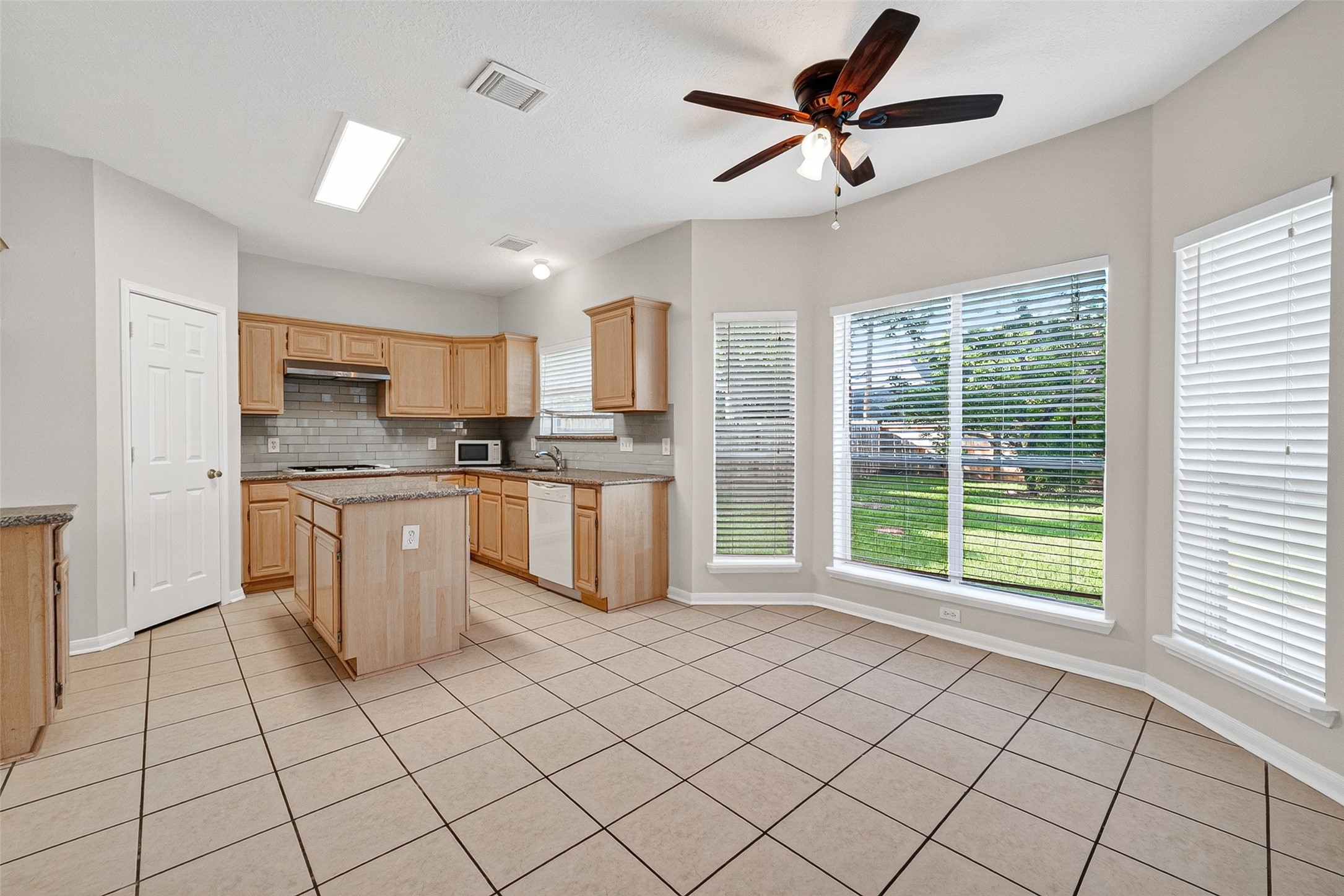4539 Springfield Lakes Street Sugar Land, TX 77479 - Photo 7 of 34 a kitchen with a stove a sink dishwasher and a refrigerator