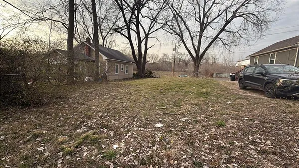 $12,000 | 1001 West Hayward Avenue, Independence, MO 64052