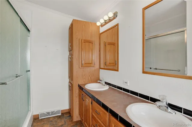 $1,000,000 | 2406 Horrogate Road, Byers, CO 80103