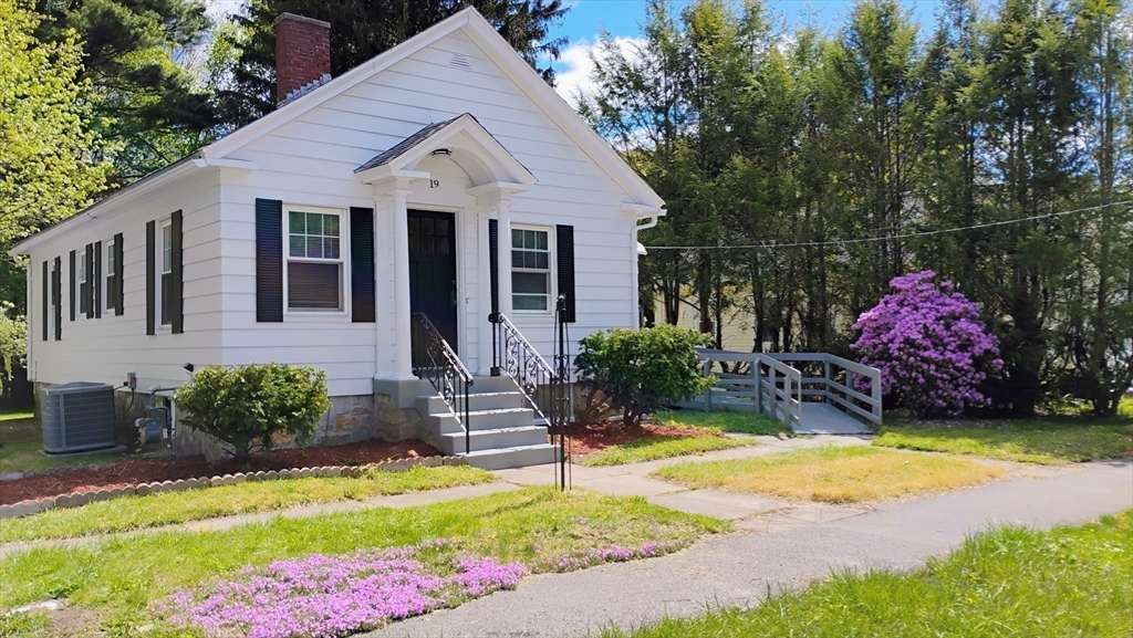 19 Healy Road Worcester, MA 01603 - Photo 3 of 37 Gallery Image 3