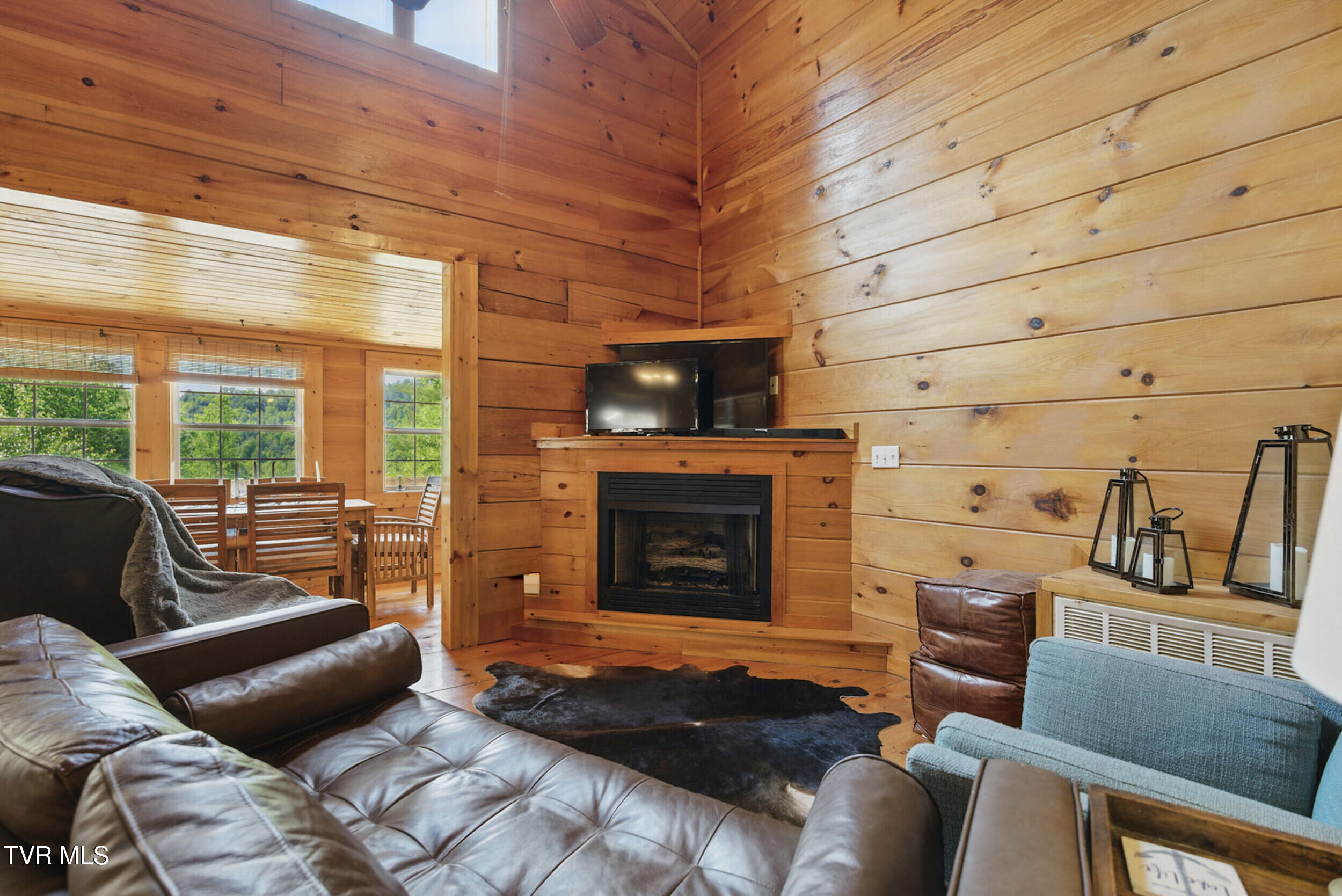 2210 Norris Road Butler, TN 37640 - Photo 11 of 44 Living room
