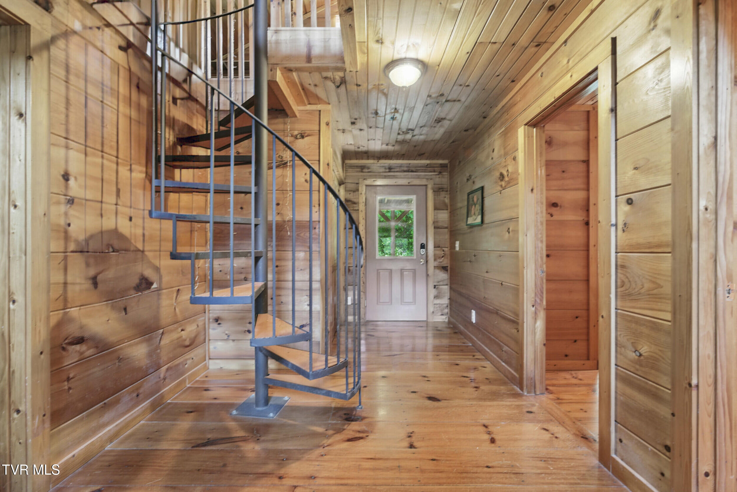 2210 Norris Road Butler, TN 37640 - Photo 21 of 44 Stairway