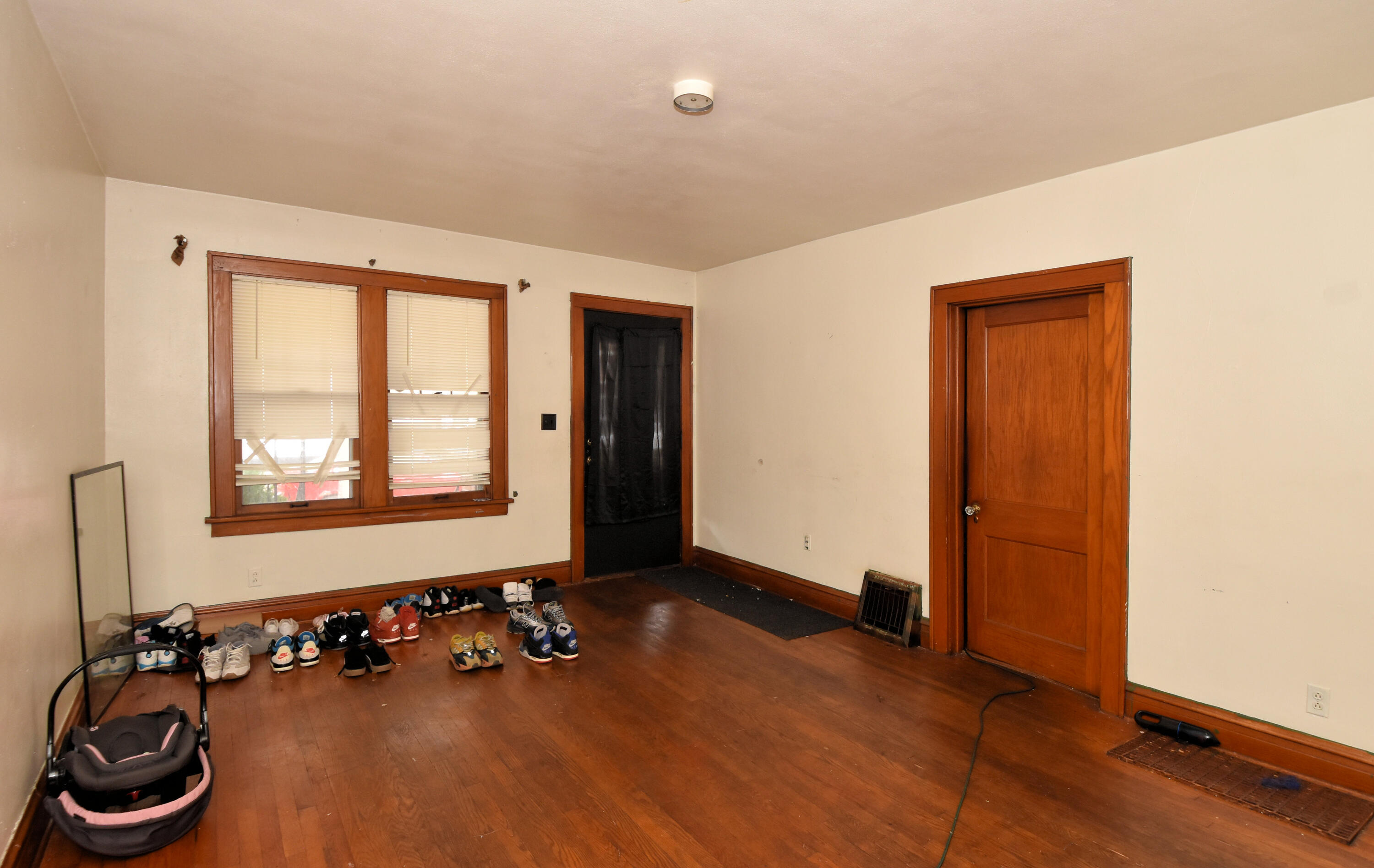 3623 Wright Avenue Racine, WI 53405 - Photo 7 of 18 MMG_0096