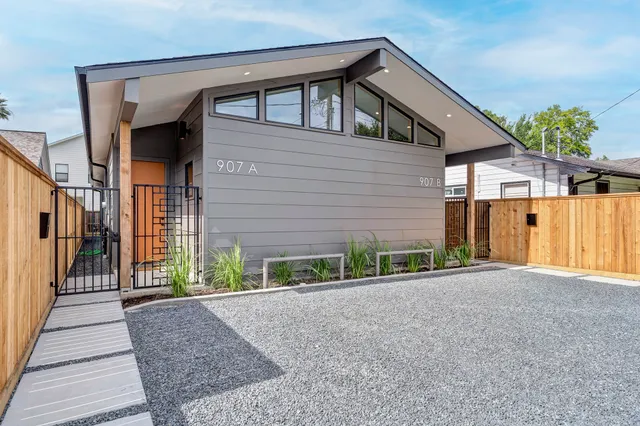 $2,250 | 907 Kern Street, Unit A, Houston, TX 77009