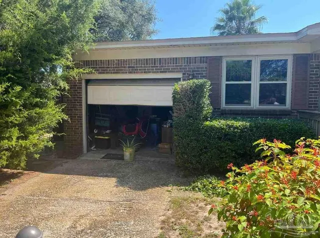 a view of house with a yard