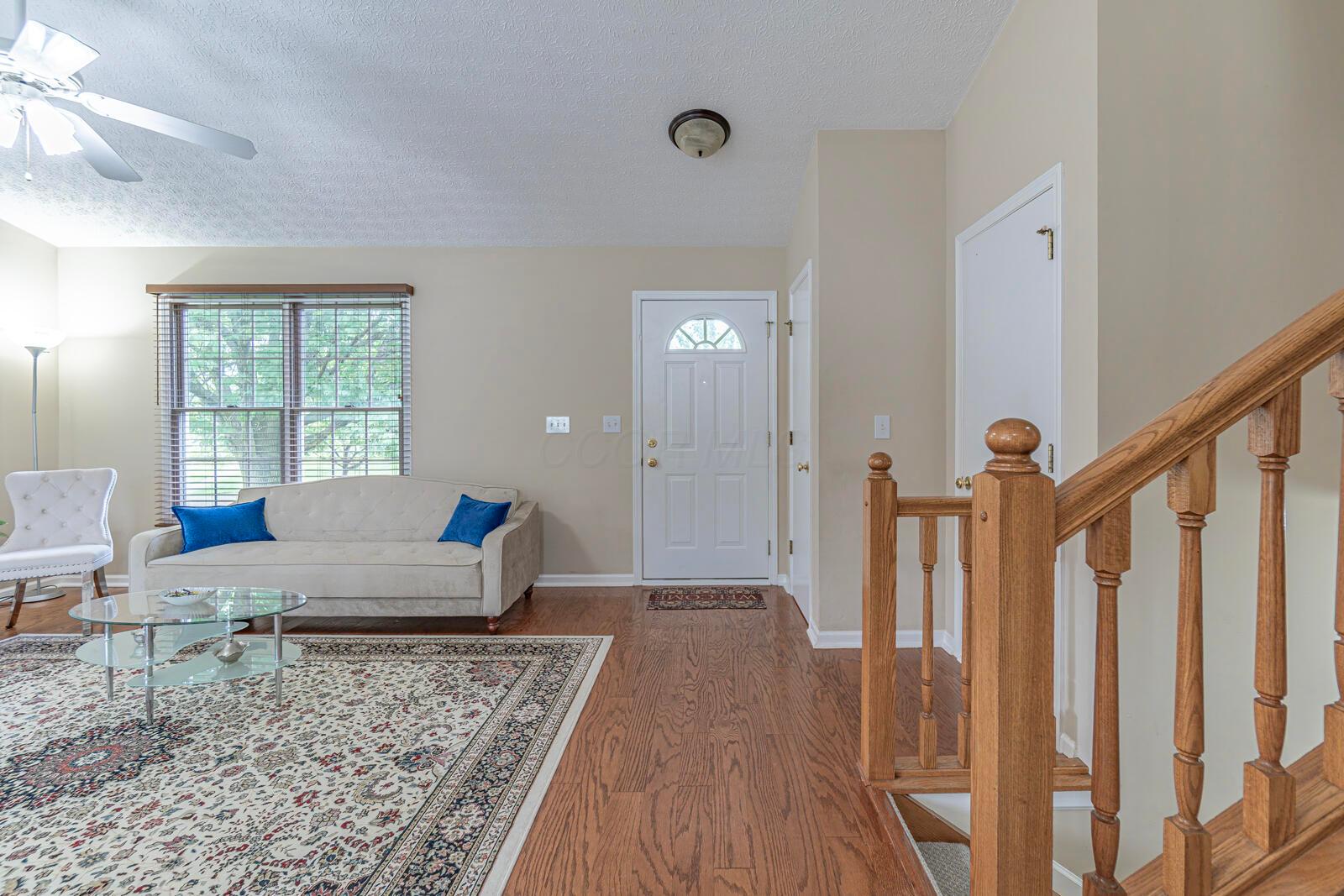 4450 Nickerson Road Columbus, OH 43228 - Photo 6 of 38 Entry