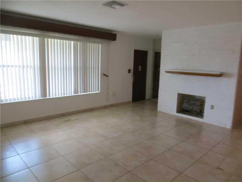 3812 East Shore Road Miramar, FL 33023 - Photo 3 of 9 an empty room with windows
