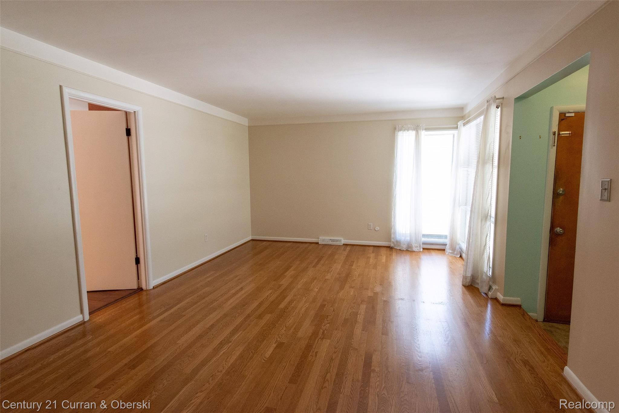 1909 Massoit Road Royal Oak, MI 48073 - Photo 14 of 30 Interior View