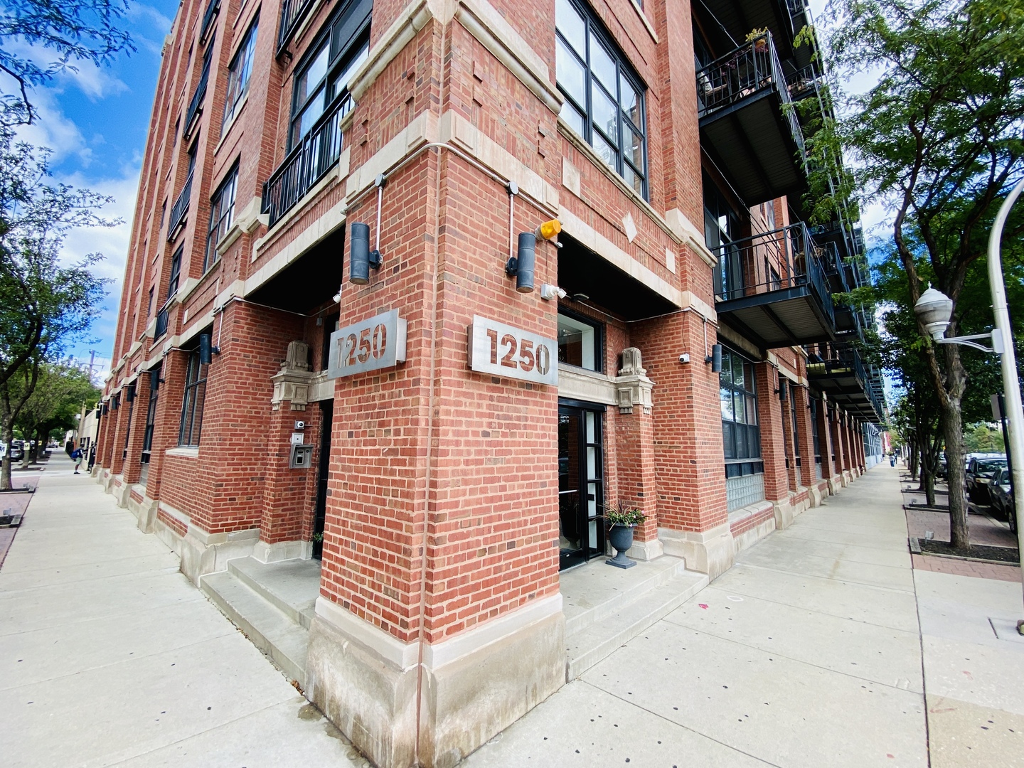 1250 West Van Buren St Unit 407