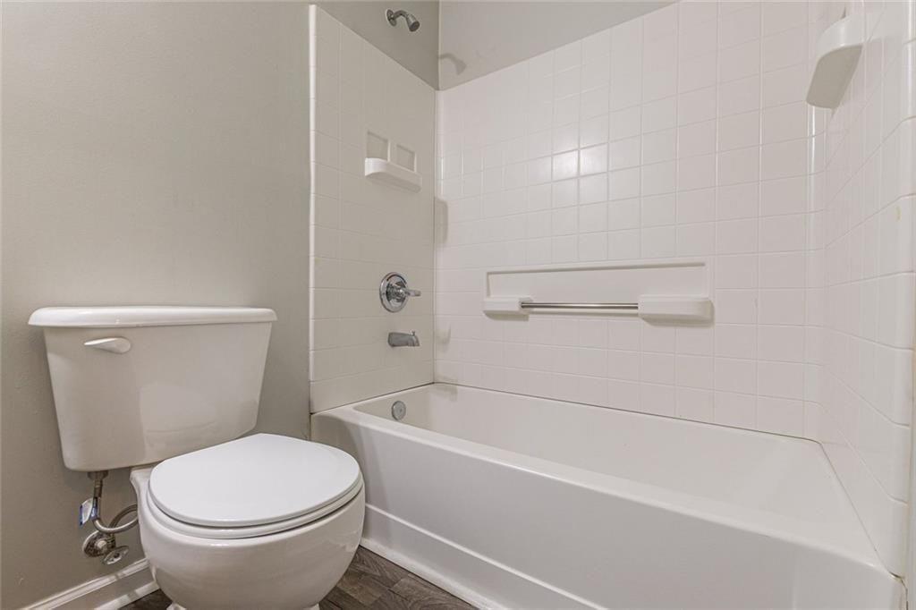 3151 Kingswood Glen Decatur, GA 30034 - Photo 30 of 38 a bathroom with a toilet and a bath tub