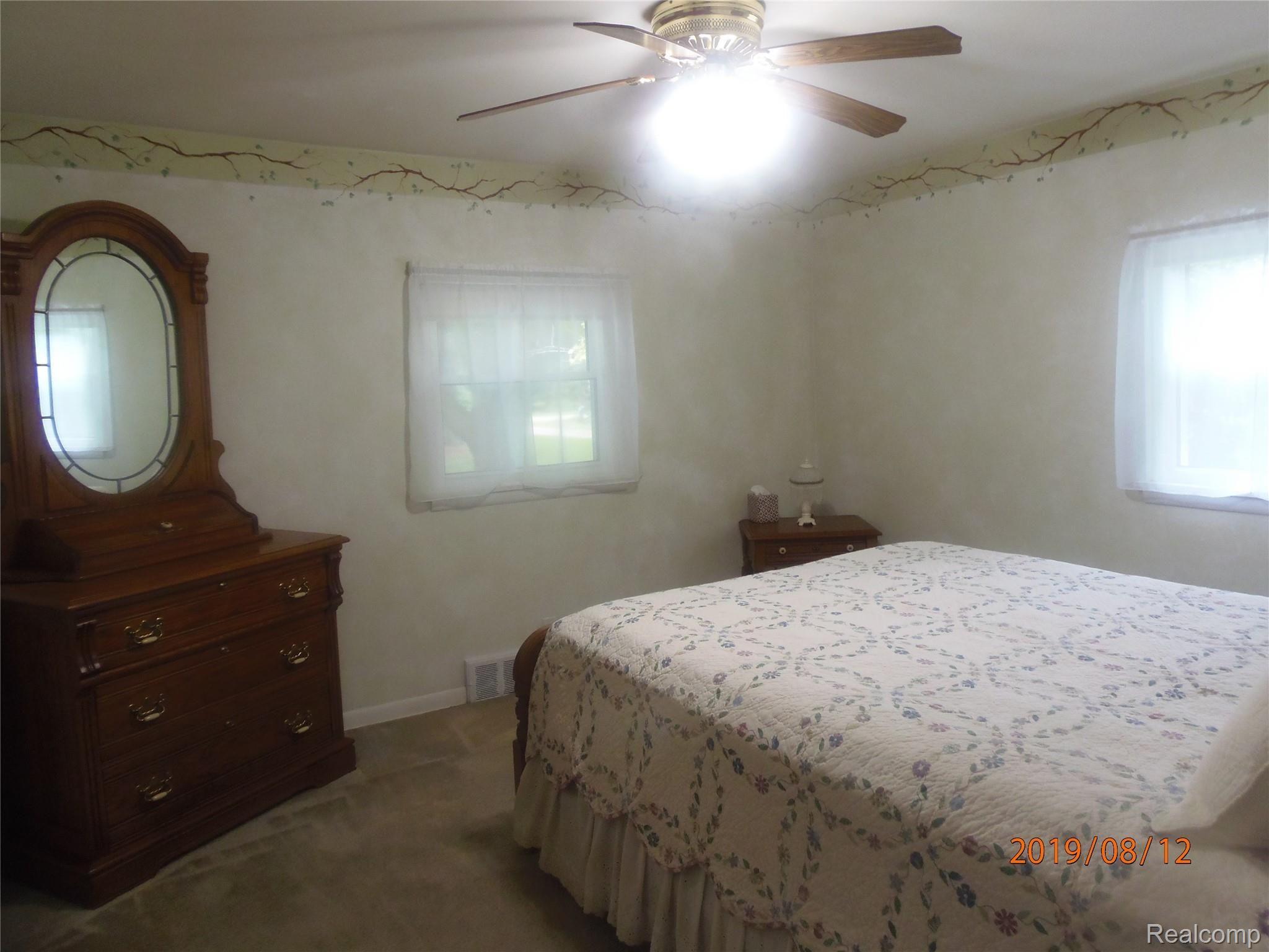 2172 Byron Road Howell, MI 48855 - Photo 9 of 16 P8120592.JPG