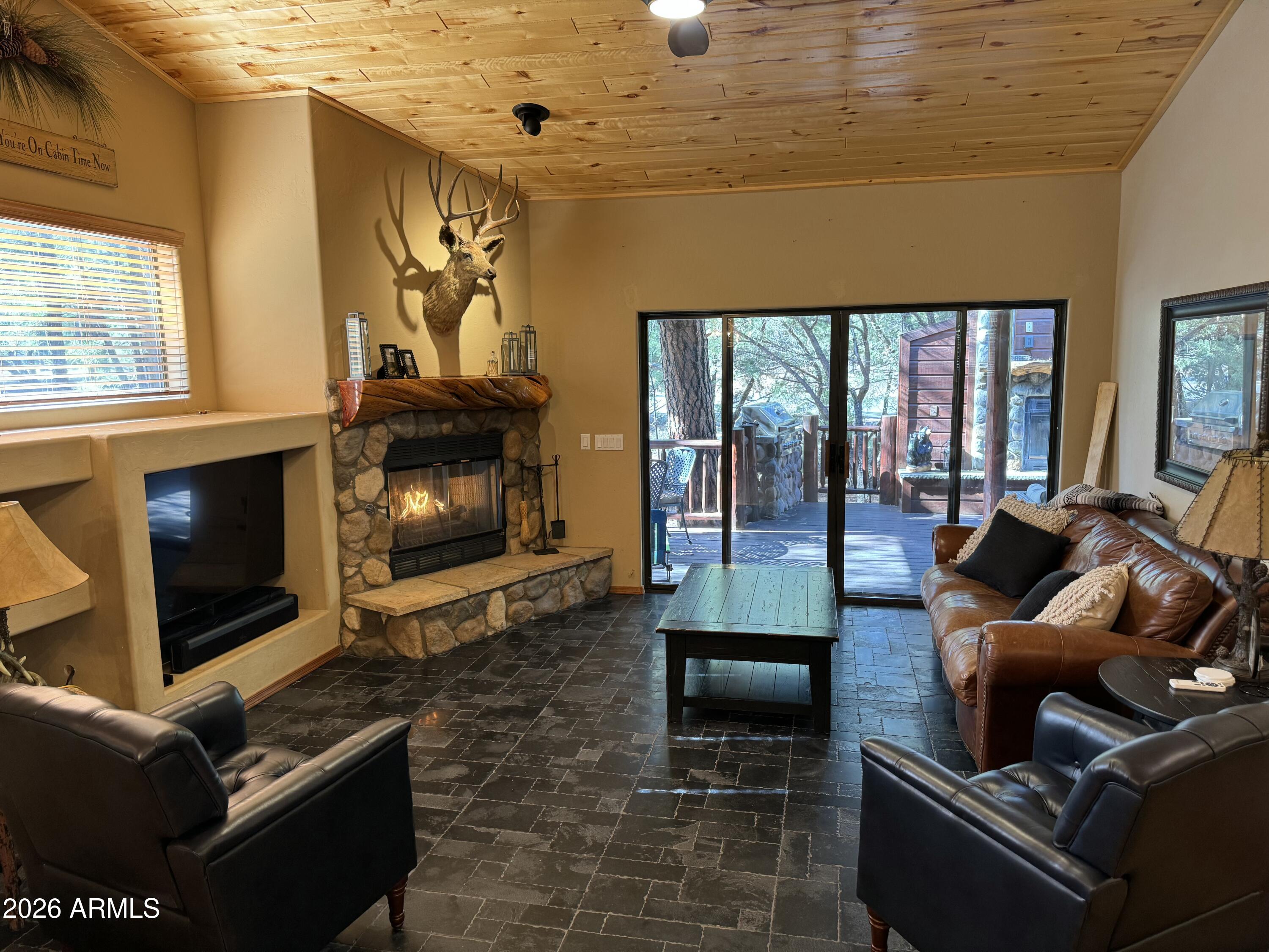 2641 West Maple Lane Show Low, AZ 85901 - Photo 13 of 29 Living Room