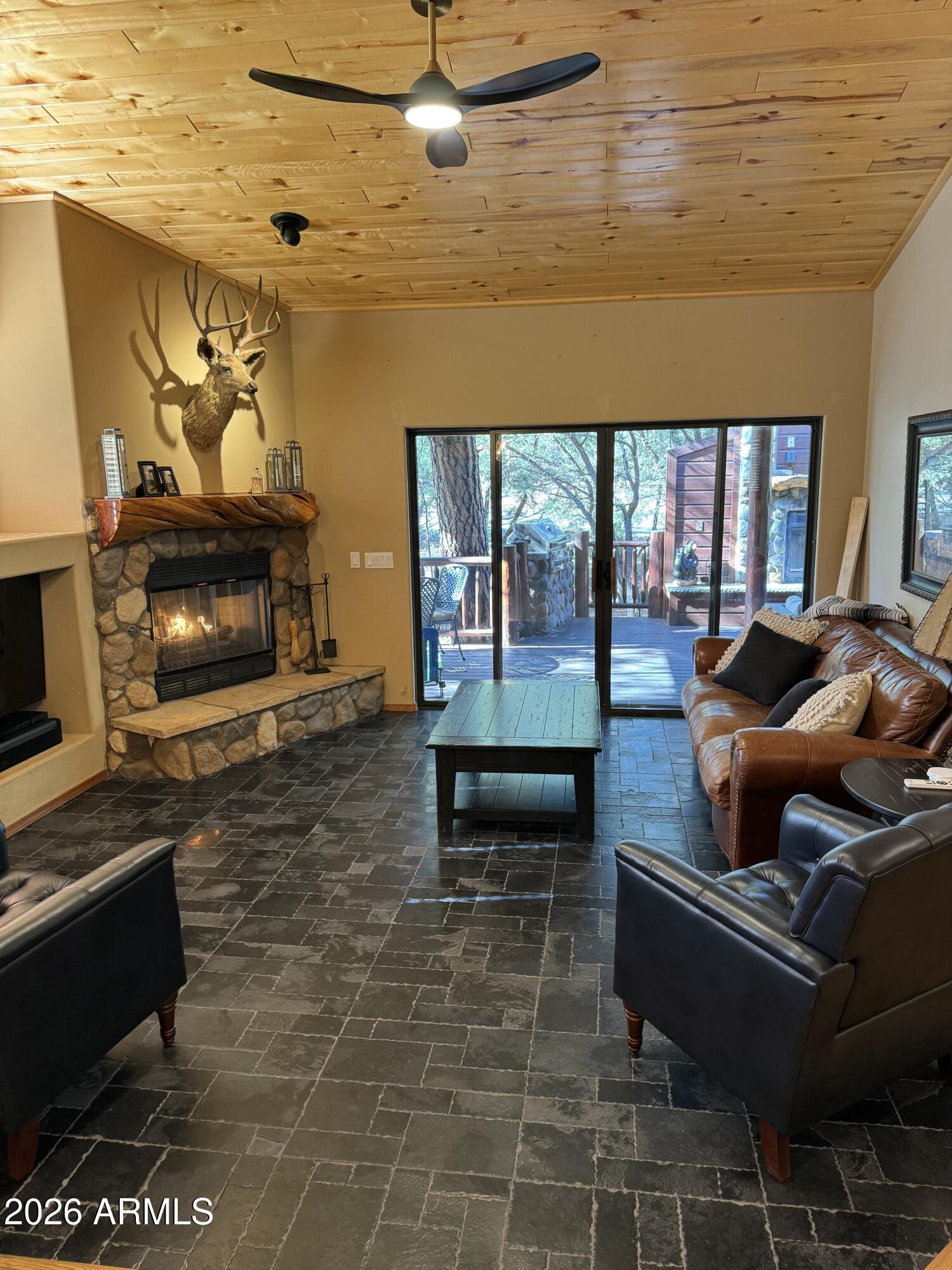 2641 West Maple Lane Show Low, AZ 85901 - Photo 15 of 29 LivingRoom2