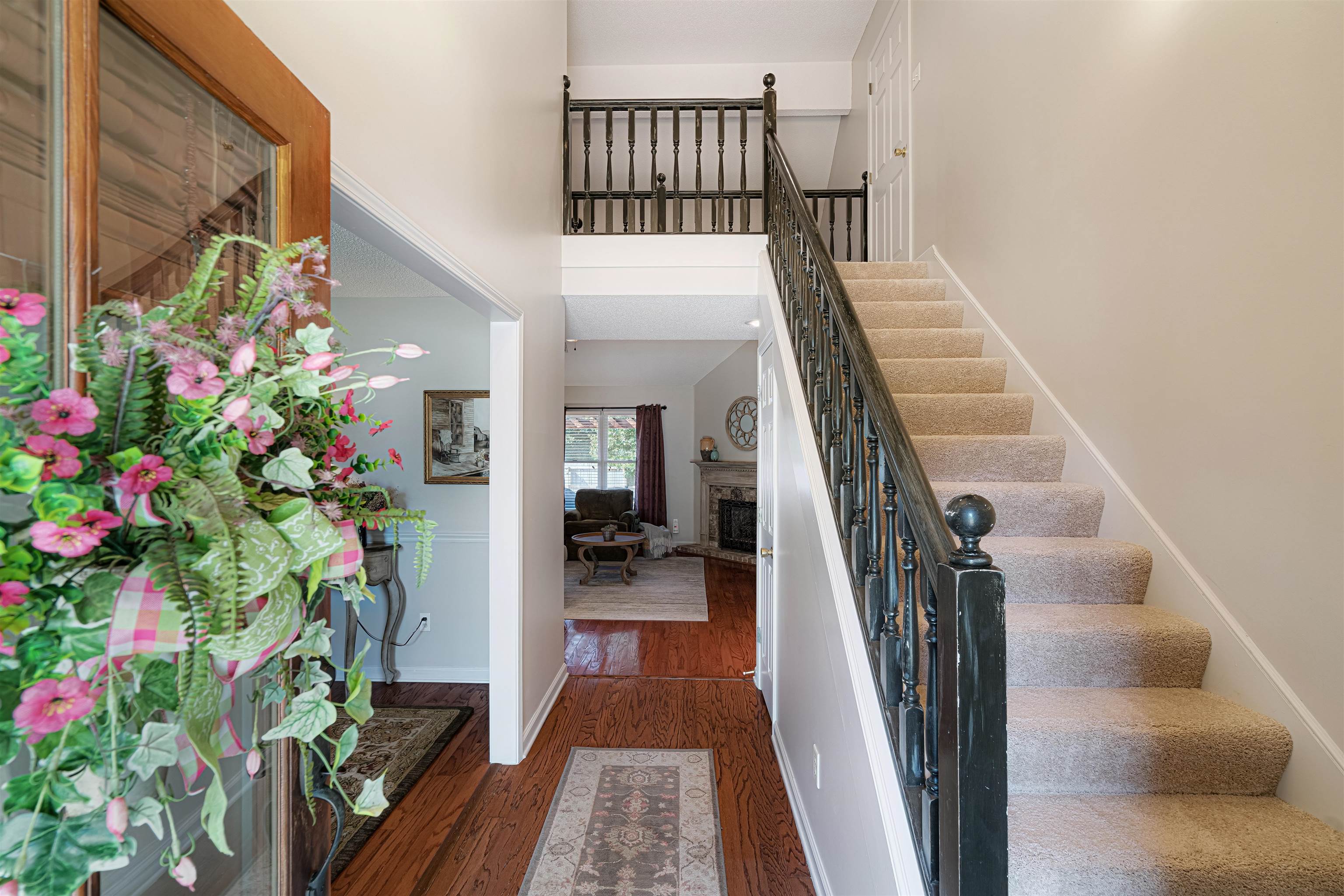 1337 Hunters Mill Trail Collierville, TN 38017 - Photo 3 of 25 a view of entryway with a flower pot