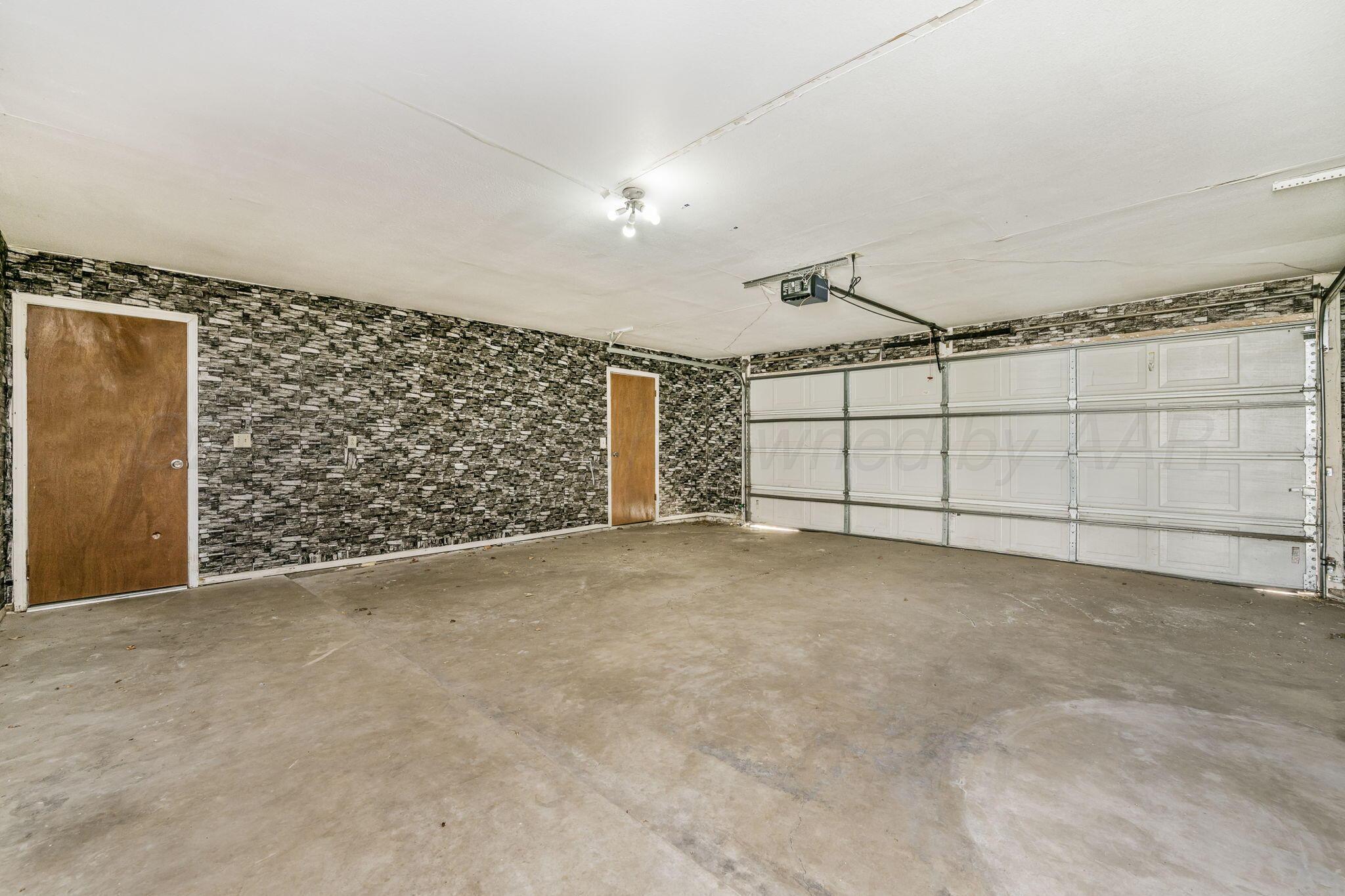 3103 Southwest 27th Avenue Amarillo, TX 79109 - Photo 20 of 21 a view of a garage