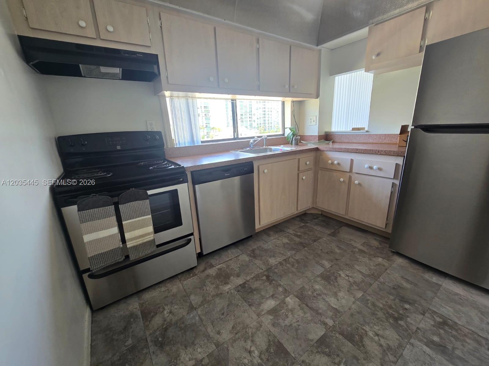 16909 North Bay Road, Unit 1020 Sunny Isles Beach, FL 33160 - Photo 27 of 37