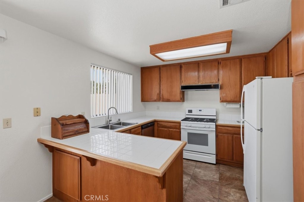 26214 Lazy Creek Road Menifee, CA 92586 - Photo 10 of 29