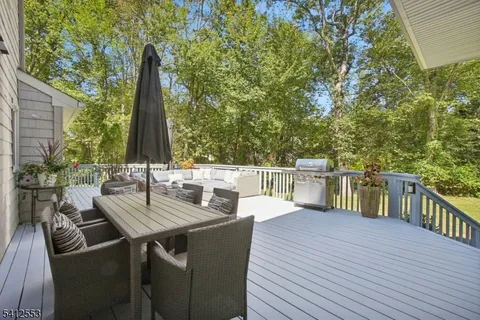 $1,349,000 | 8 Oak Park Drive, Morristown, NJ 07960