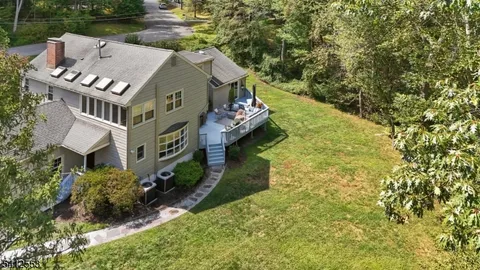 $1,349,000 | 8 Oak Park Drive, Morristown, NJ 07960