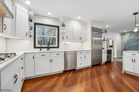 $1,349,000 | 8 Oak Park Drive, Morristown, NJ 07960