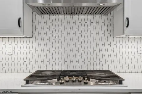 $1,349,000 | 8 Oak Park Drive, Morristown, NJ 07960